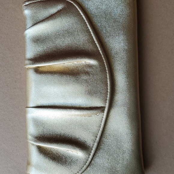 Unbranded gold metallic evening clutch 9.5 X 6 - Picture 1 of 9